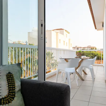 Royal Seaside Apartment *